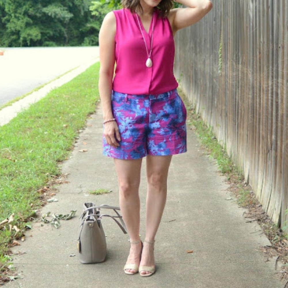 Banana Republic Textured Painted Floral Pink Blue Women's Shorts SIZE 4
